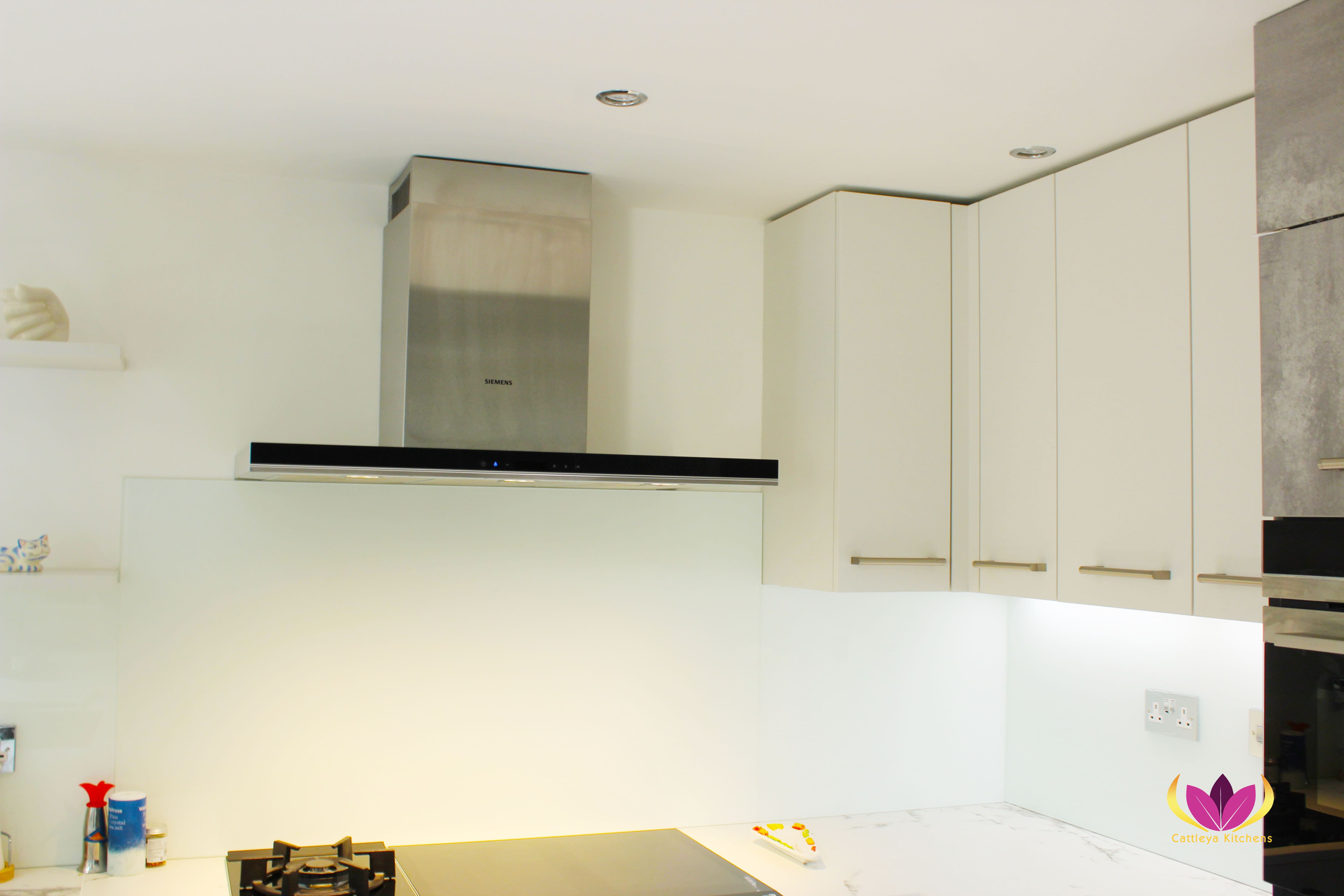 Siemens venting hod blends well with the white finished cabinets - Belsize Park Finished Kitchen Project