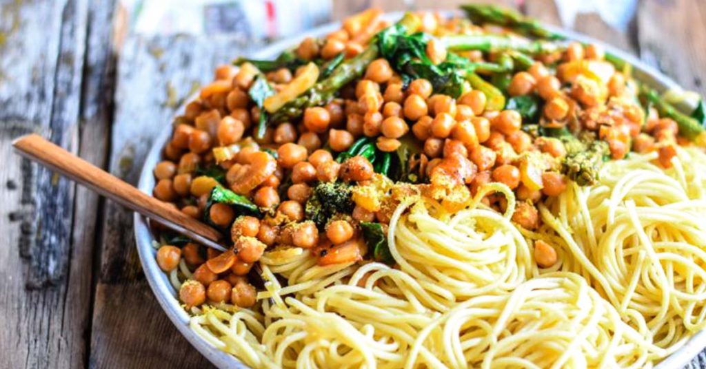 Spicy Vegetables and Chickpea Pasta